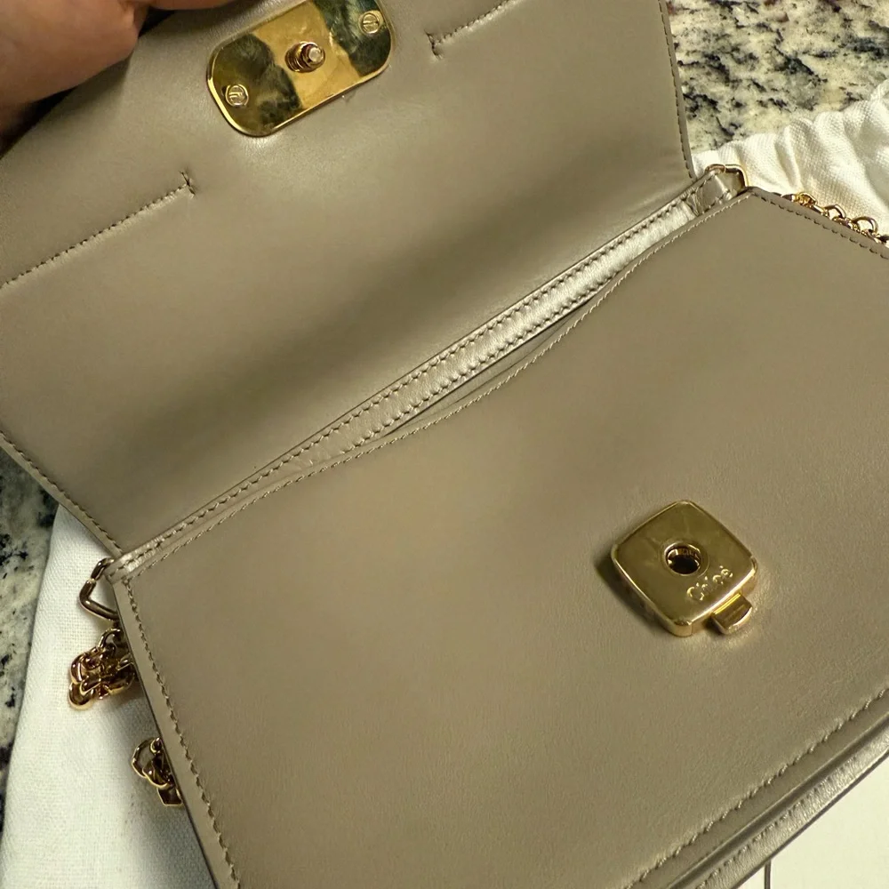 Chloé - Picture 7 of 14